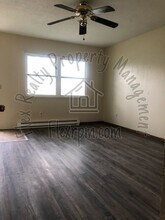 2106 Airline Ave in Toledo, OH - Building Photo - Building Photo