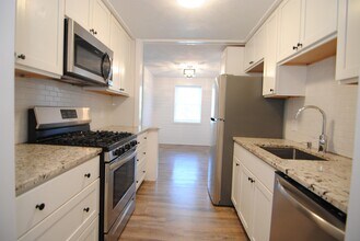 7 Louisburg Square in Nashua, NH - Building Photo - Building Photo