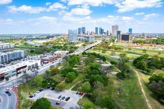 Parkside So7 in Fort Worth, TX - Foto de edificio - Building Photo