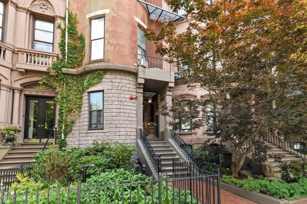 167 Beacon St, Unit 1 in Boston, MA - Foto de edificio