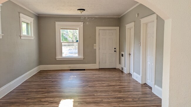 826 W Grand Ave in Muskegon, MI - Building Photo - Building Photo