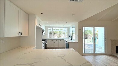 15451 Alsace Cir in Irvine, CA - Building Photo - Building Photo