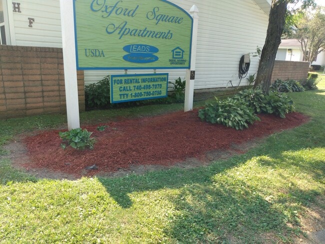 Oxford Square Apartments in Newcomerstown, OH - Foto de edificio - Building Photo