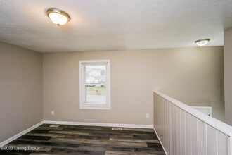 10509 Hillpark Dr in Louisville, KY - Building Photo - Building Photo