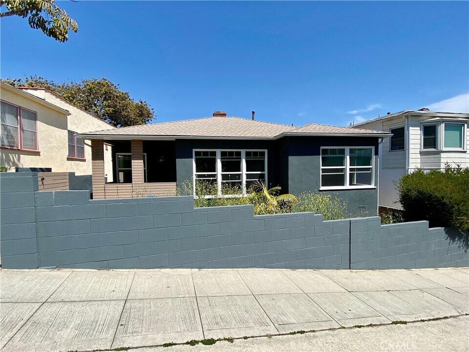 220 4th Ave in Los Angeles, CA - Building Photo