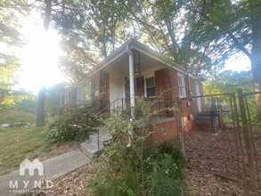 1825 Oakmont Dr NW in Atlanta, GA - Building Photo - Building Photo