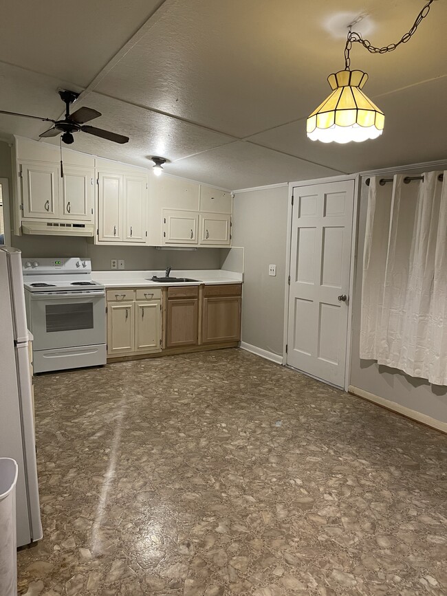 298 Persimmon St in Jesup, GA - Building Photo - Building Photo