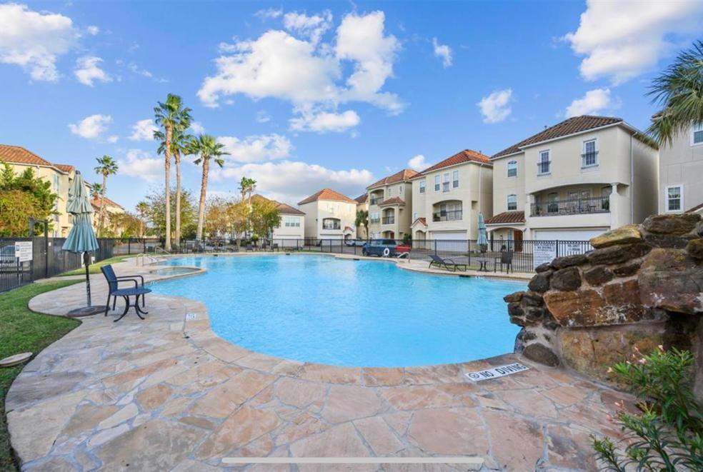 7123 Windwater Pkwy N in Houston, TX - Building Photo