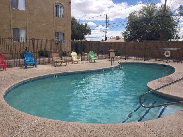 Santa Cruz River Apartments in Tucson, AZ - Foto de edificio - Building Photo