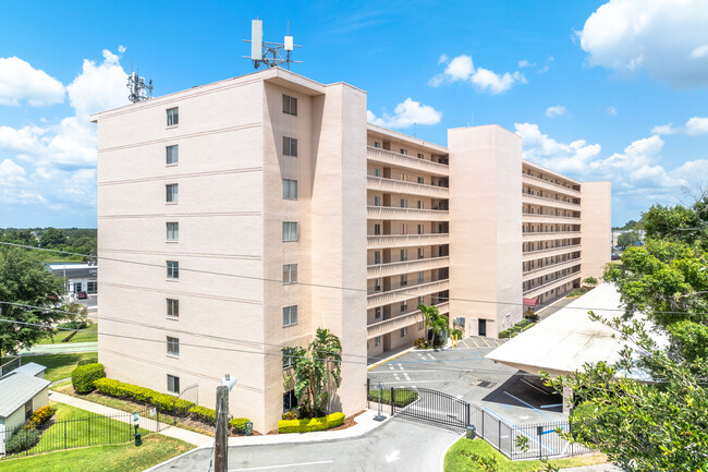 Lakeridge Condominium in Winter Haven, FL - Building Photo - Building Photo