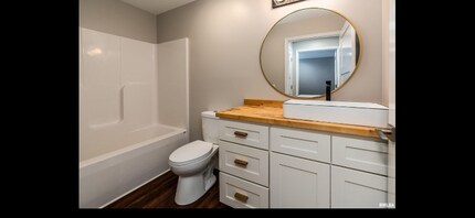 1301 S Holland St in Marion, IL - Foto de edificio - Building Photo