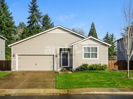 326 York St in Woodland, WA - Building Photo