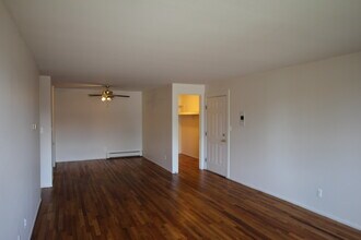 227 Twelve Mile Rd, Unit #12 in Royal Oak, MI - Building Photo - Building Photo