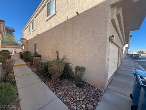 6457 Stone Dry Ave in Henderson, NV - Building Photo - Building Photo