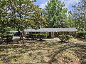 661 Brookmeade Dr in Crestview, FL - Building Photo - Building Photo