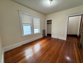 50 Langley Rd, Unit 2 in Boston, MA - Foto de edificio - Building Photo
