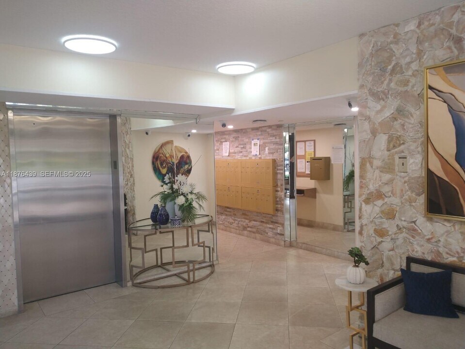 3510 Oaks Way in Pompano Beach, FL - Building Photo