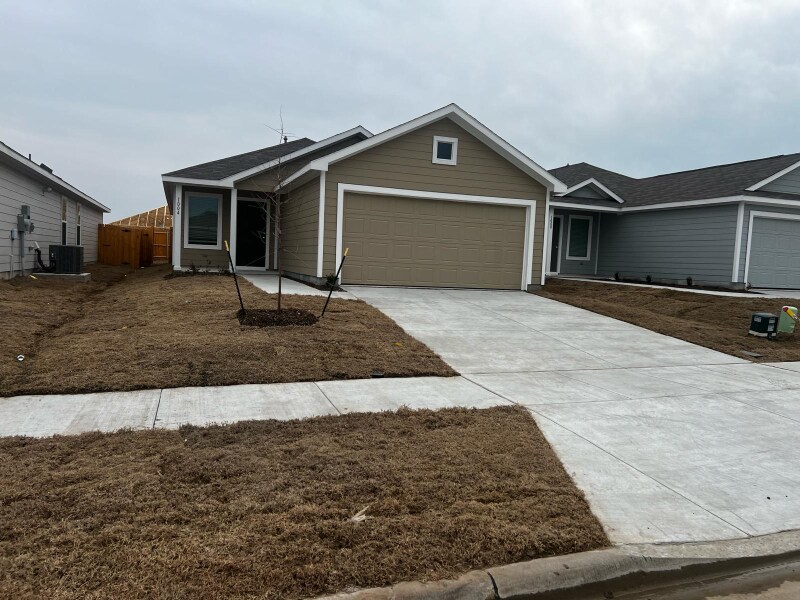 1004 Mountain Laurel Rd in Princeton, TX - Building Photo