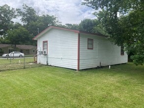 4617 3rd St in Bacliff, TX - Building Photo - Building Photo