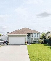 8511-878A 78a St in Fort St John, BC - Building Photo