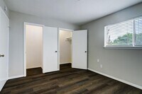 5044 Glenmont Dr photo'