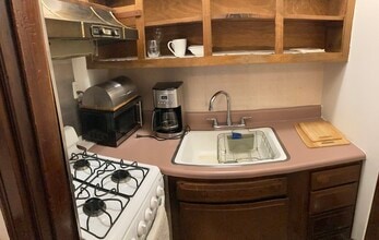 110 Grovers Ave in Winthrop, MA - Building Photo - Building Photo