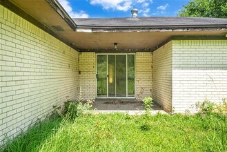 1326 Carl Dr in Angleton, TX - Building Photo - Building Photo
