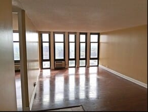 6700 S South Shore Dr, Unit 24C in Chicago, IL - Foto de edificio - Building Photo