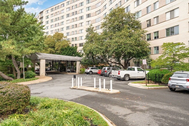 1200 N Nash St in Arlington, VA - Foto de edificio - Building Photo