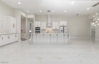 11116 Palmetto Ridge Dr in Naples, FL - Building Photo - Building Photo