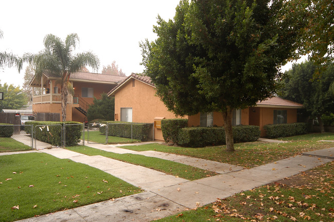 350 Alpine St in Upland, CA - Foto de edificio - Building Photo