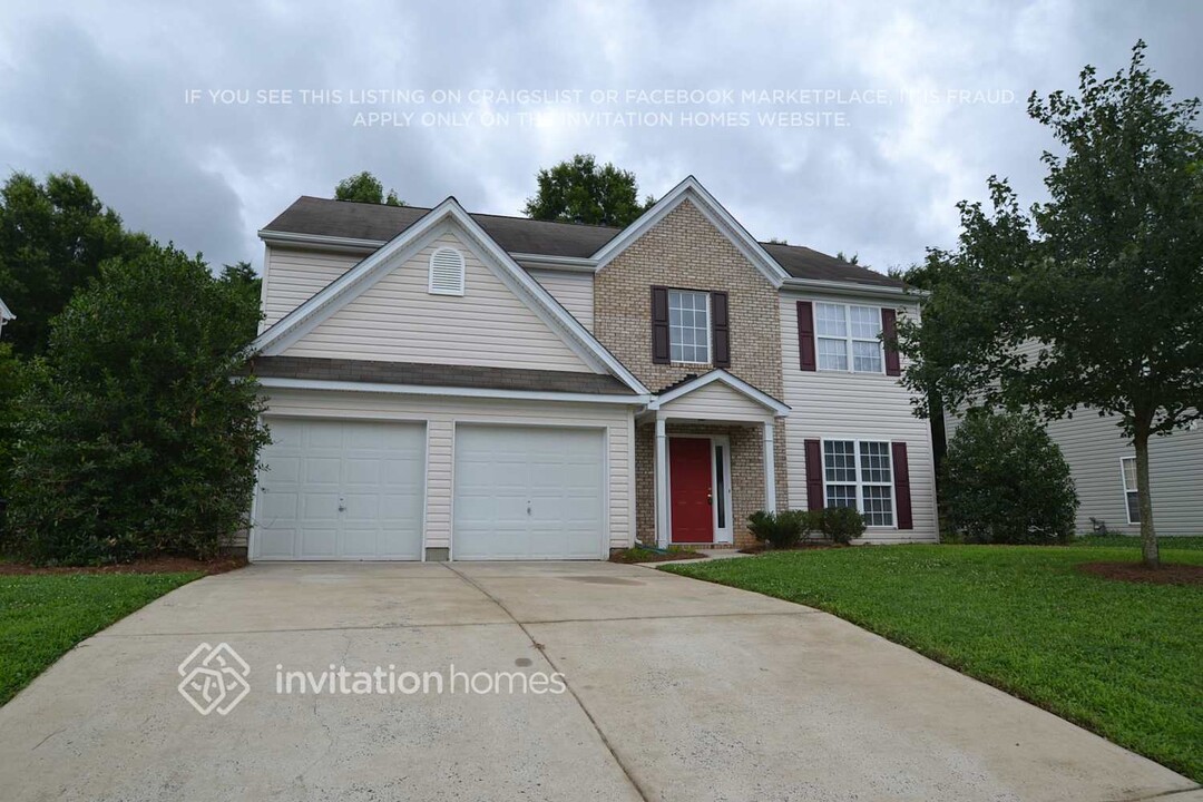 12621 Ivey Creek Dr in Charlotte, NC - Building Photo