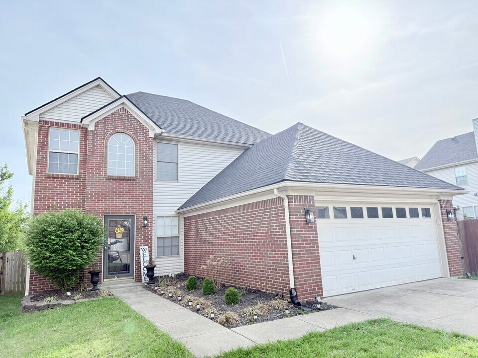 588 Wellington Gardens Dr in Lexington, KY - Building Photo