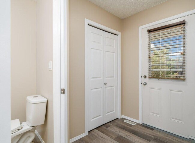 120 Magrath Rd NW in Edmonton, AB - Building Photo - Building Photo