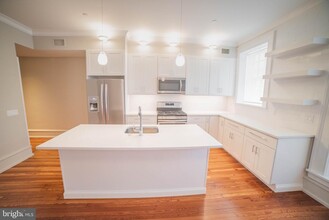 2126 Locust St in Philadelphia, PA - Building Photo - Building Photo