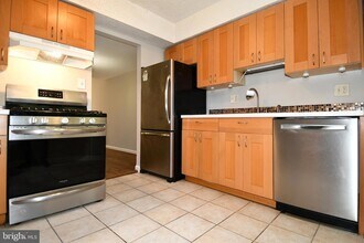 9619 Nonquitt Dr in Fairfax, VA - Building Photo - Building Photo