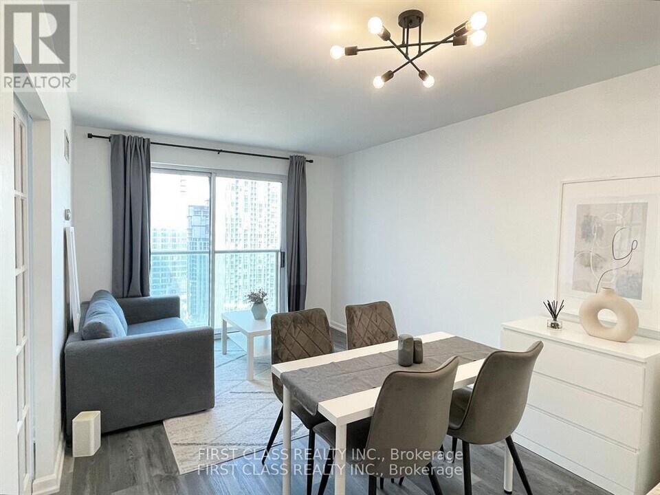 8-3108 Park Rd in Toronto, ON - Building Photo
