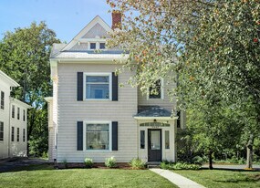 2247 Main St in Glastonbury, CT - Building Photo