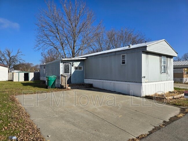 property at 700 W Ridgeway Ave