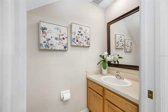 510 Spring Lake Cir in Tarpon Springs, FL - Foto de edificio - Building Photo