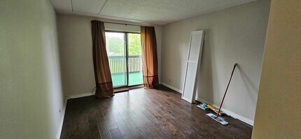 930 Taylor Dr in Gurnee, IL - Building Photo - Building Photo