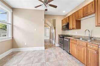 4813 Laurel St in New Orleans, LA - Foto de edificio - Building Photo