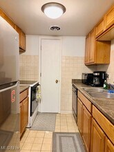 6930 Carriage Hill Dr in Brecksville, OH - Building Photo - Building Photo