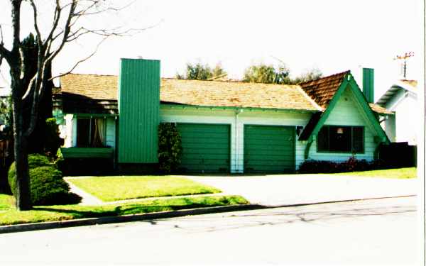 29975 Vanderbilt St in Hayward, CA - Foto de edificio - Building Photo