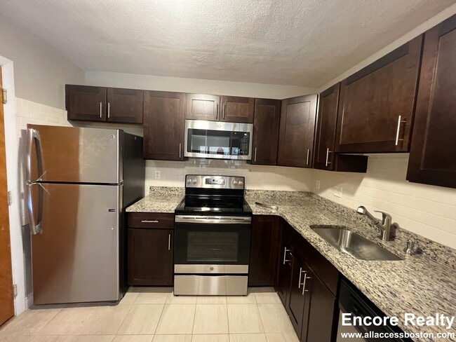 278 Grove St in Newton, MA - Building Photo - Building Photo