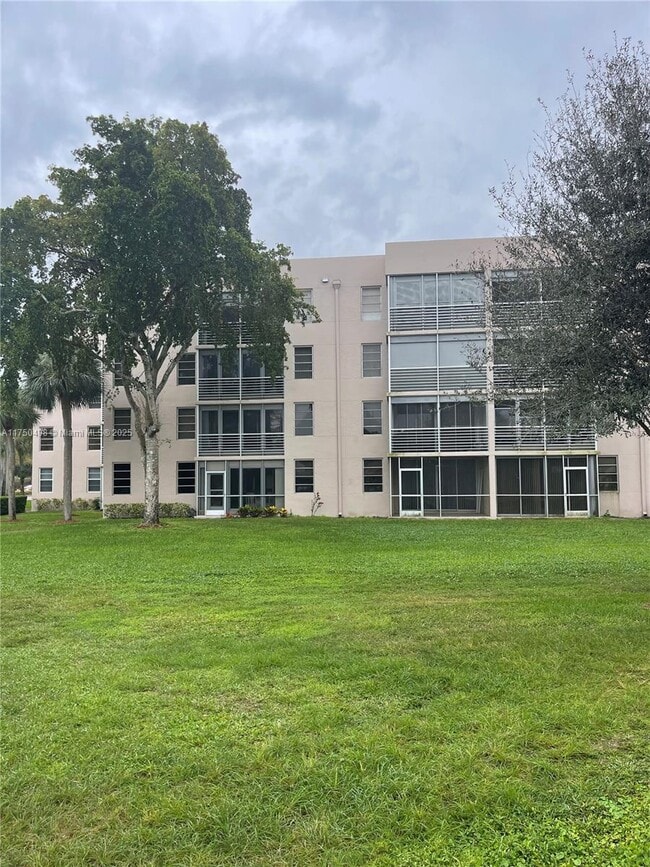 9400 Live Oak Pl in Davie, FL - Building Photo - Building Photo