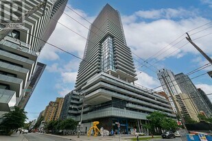 161 Roehampton Ave in Toronto, ON - Building Photo