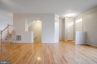 13008 Shamrock Glen Dr in Germantown, MD - Building Photo - Building Photo