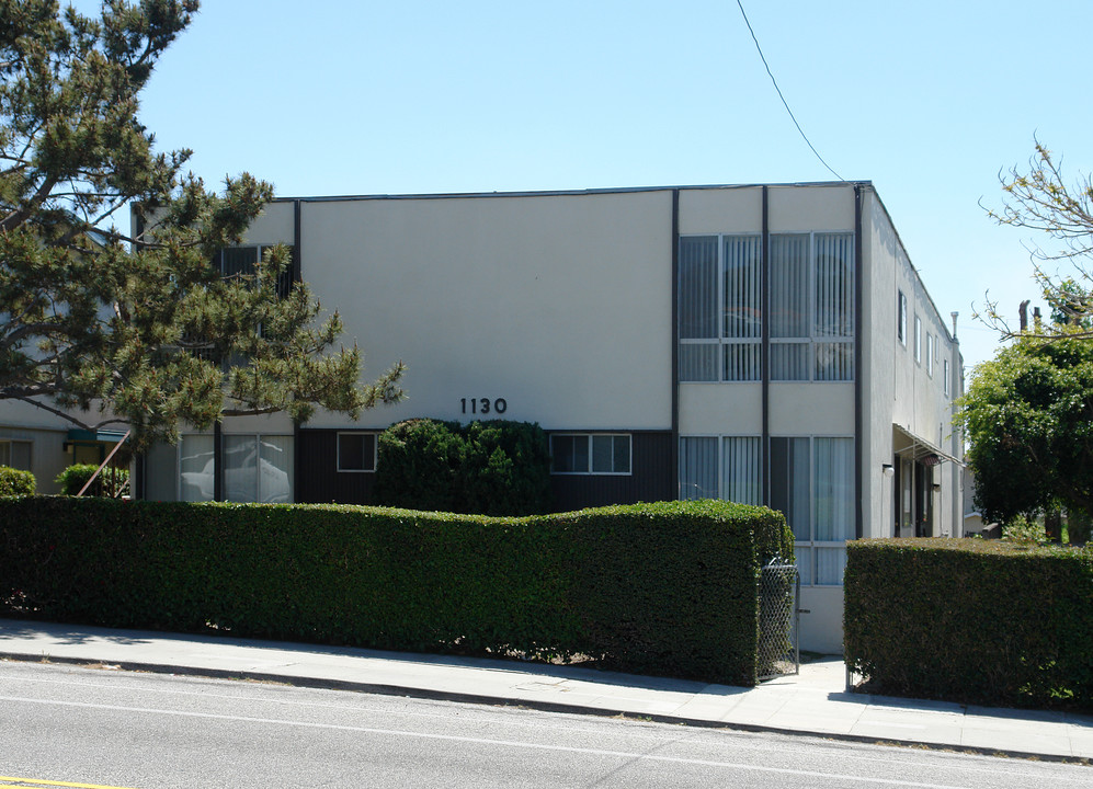 1130 E Santa Clara St in Ventura, CA - Foto de edificio