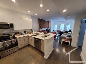1394 Beacon St in Brookline, MA - Building Photo